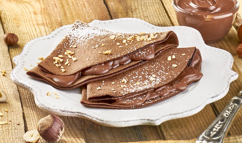 Kakavove palačinke z lešnikovim in čokoladnim nadevom Sladice/Torte in sladice Kakavove palačinke z lešnikovim in čokoladnim nadevom bofrost