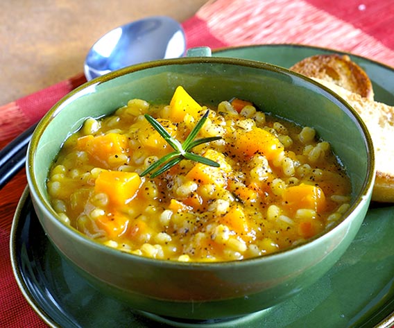 Predjedi/Juhe in mineštre Juha iz ječmena in buče bofrost