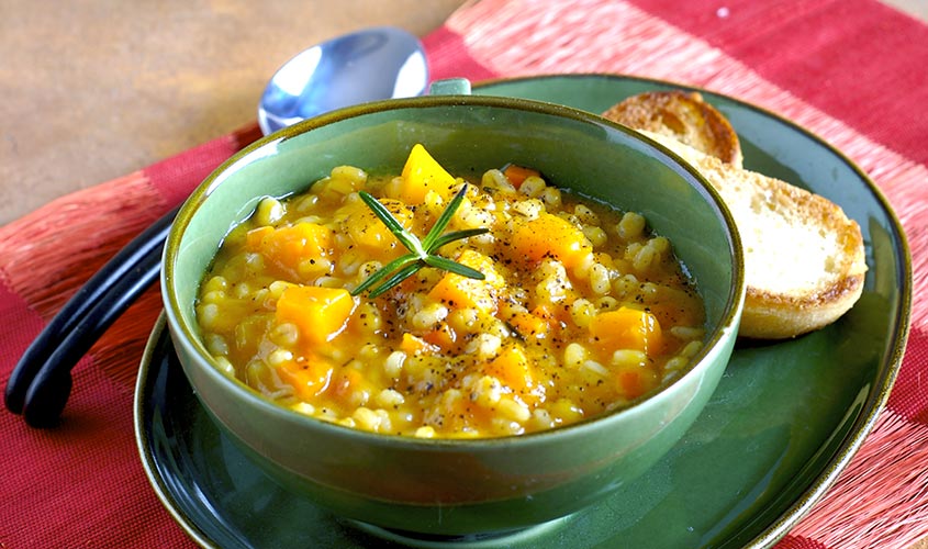 Predjedi/Juhe in mineštre Juha iz ječmena in buče bofrost